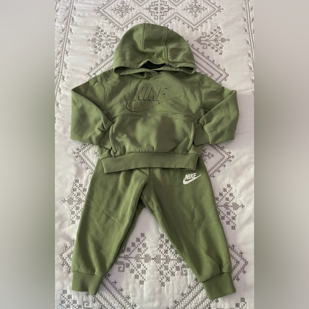 Nike Fleece Pullover Hoodie & Joggers Set Size 2T BOY Include Hat and mittens. - Picture 7 of 7